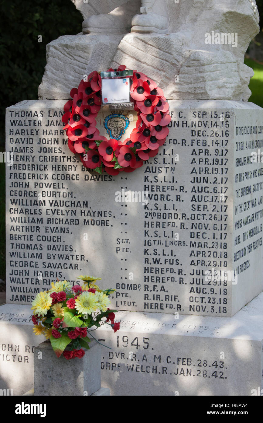 Villaggio Memoriale di guerra alla perdita di abitanti di un villaggio della prima e della seconda guerra mondiale a Dilwyn, Herefordshire, England, Regno Unito Foto Stock