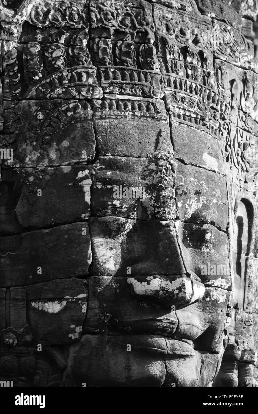 Torre di fronte al tempio Bayon, Angkor, Cambogia Foto Stock