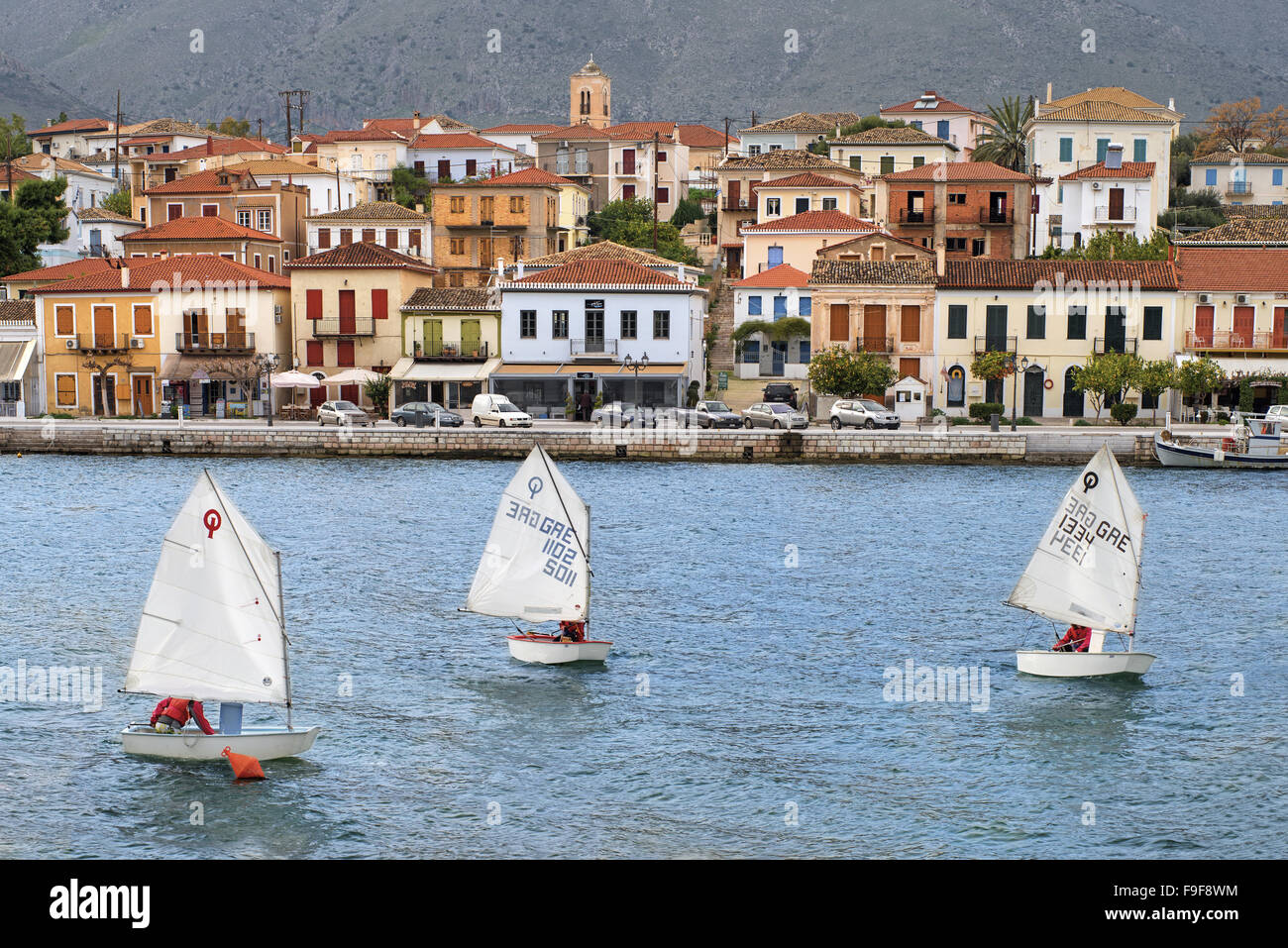 Sport acquatici in Galaxidi città tradizionale, FOCHIDA regione, nel Golfo Corinthian, GRECIA CENTRALE Foto Stock