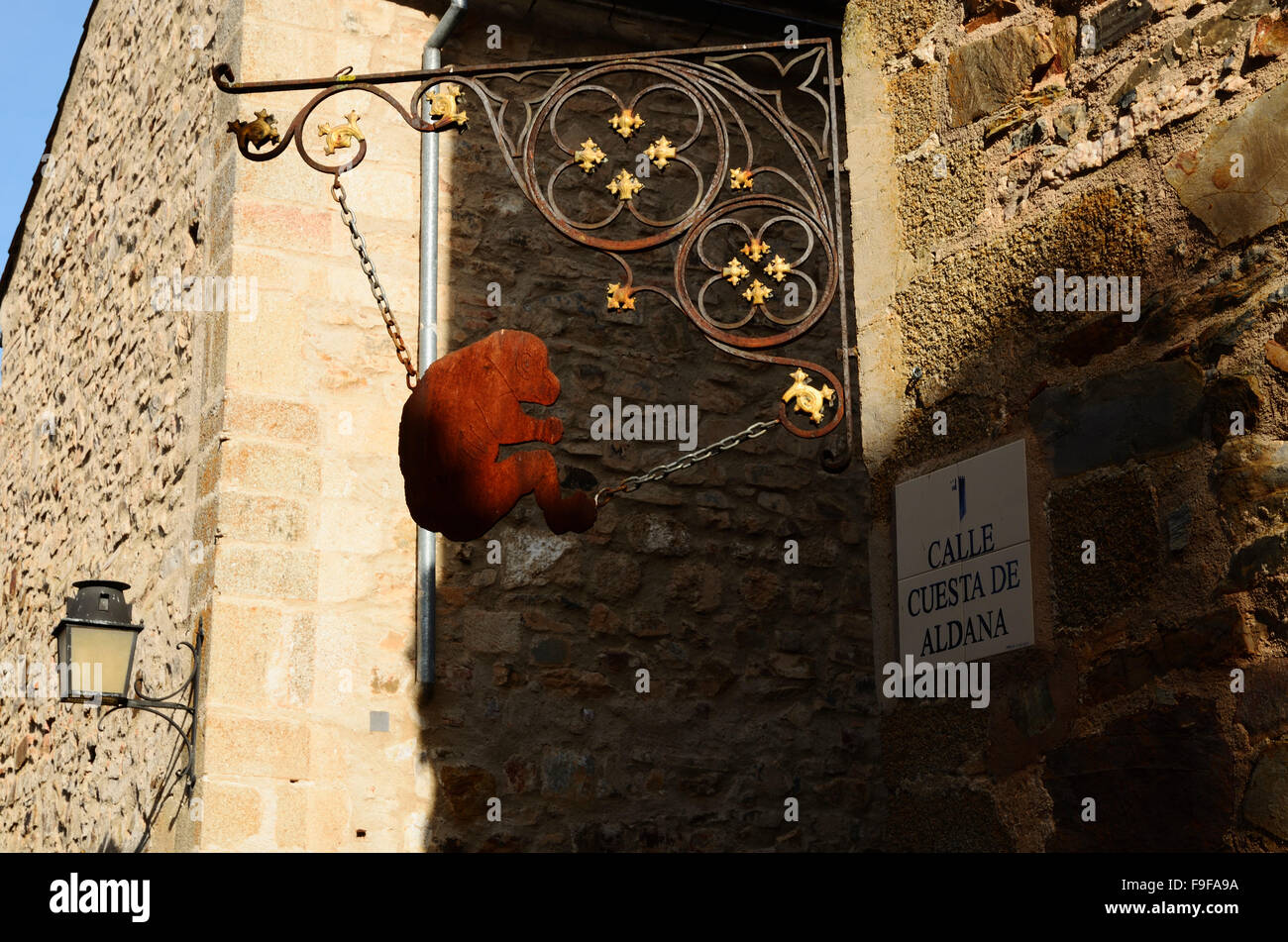 La scimmia casa o casa di Pizarro-Espadero è di stile gotico è un edificio situato nella zona monumentale della città di Caceres. Foto Stock