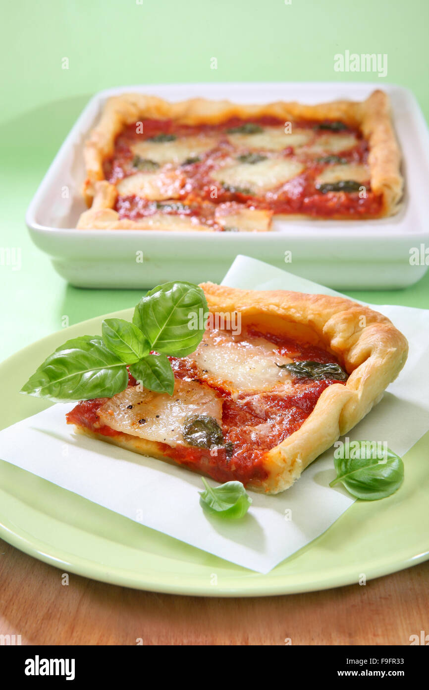 Pasta Sfoglia Con Pomodoro E Mozzarella Pasta Sfoglia Con Basilico Pomodoro E Mozzarella Foto Stock Alamy Pasta Sfoglia Con Pomodoro E Mozzarella Pasta Sfoglia Con Basilico Pomodoro E Mozzarella Foto Stock Alamy