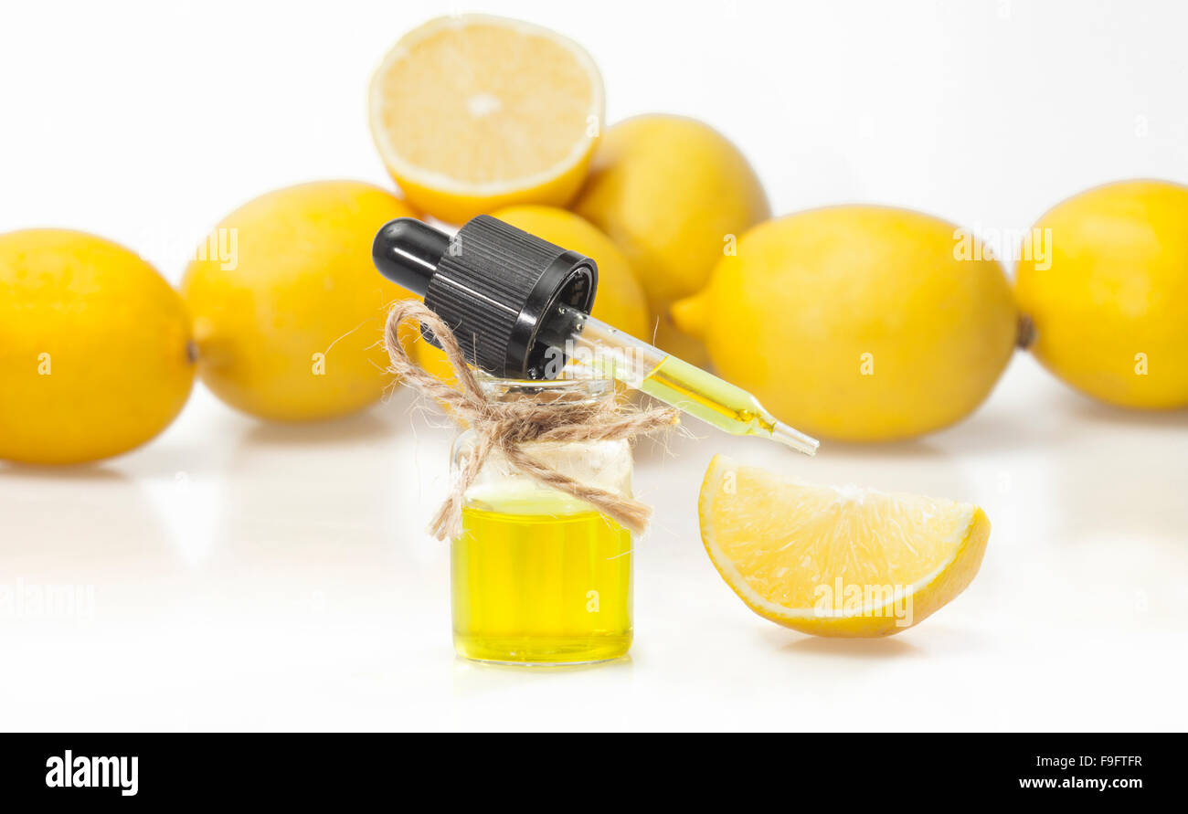 Olio essenziale di limone Foto Stock