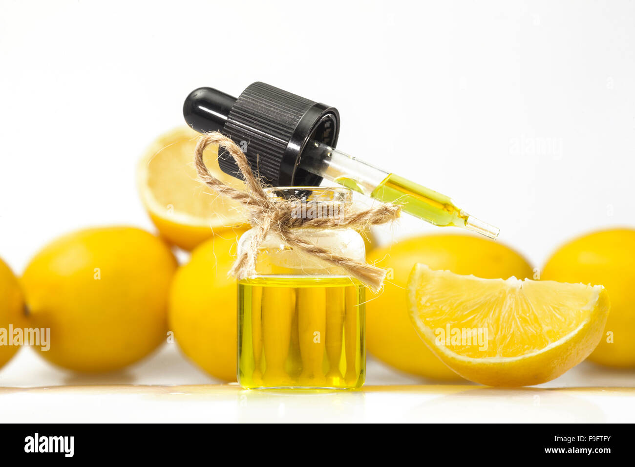 Olio essenziale di limone Foto Stock