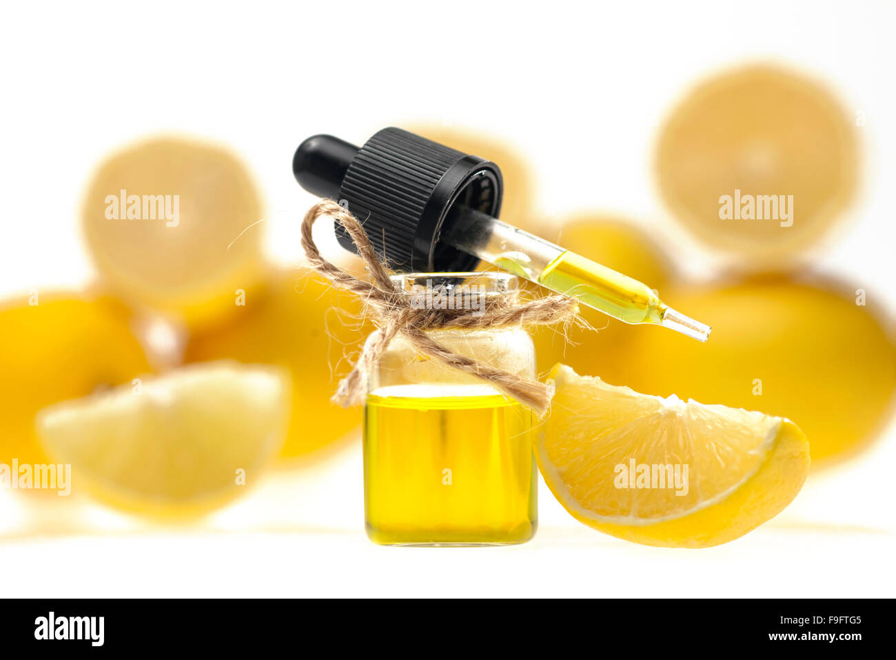 Olio essenziale di limone Foto Stock
