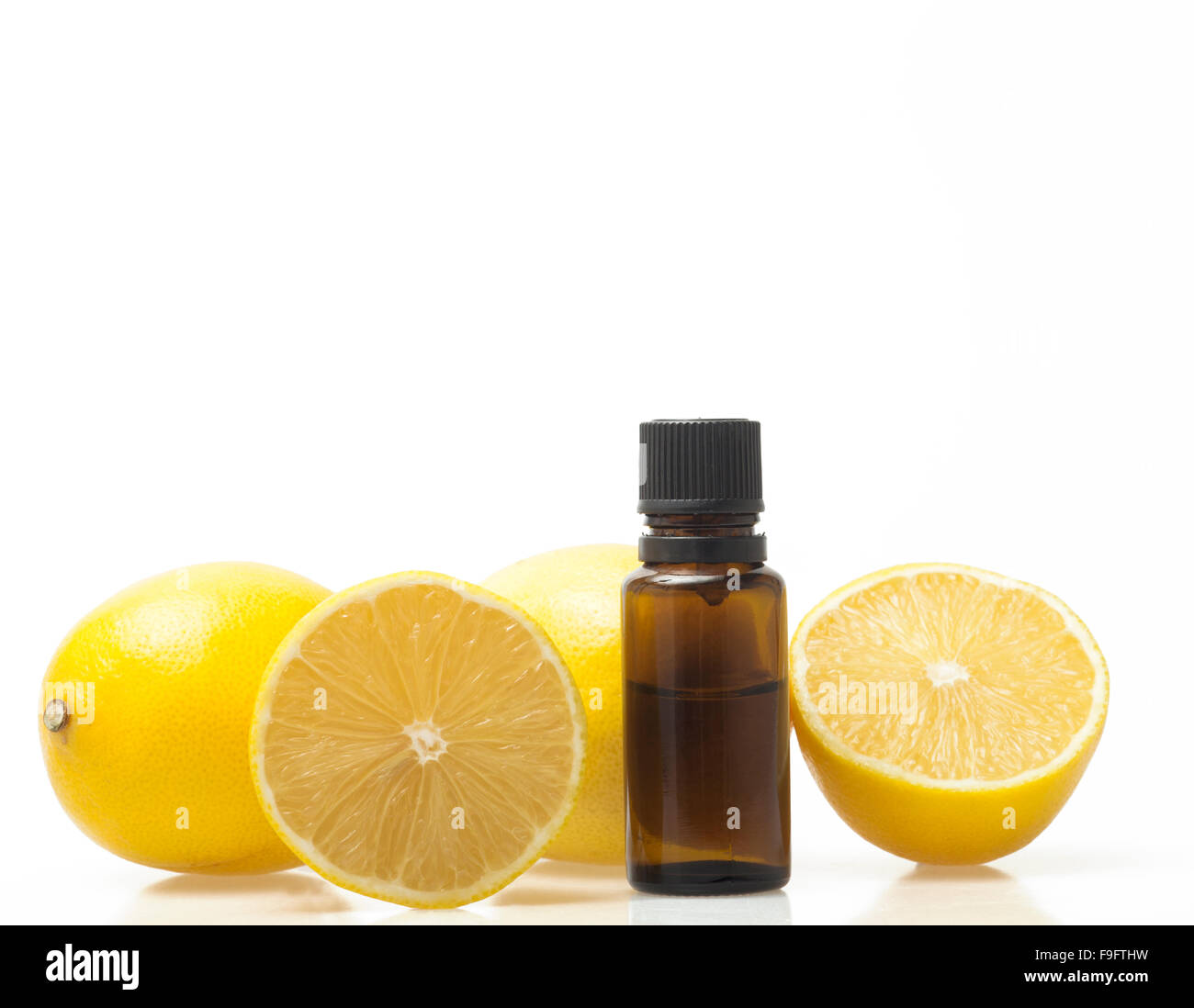 Olio essenziale di limone Foto Stock