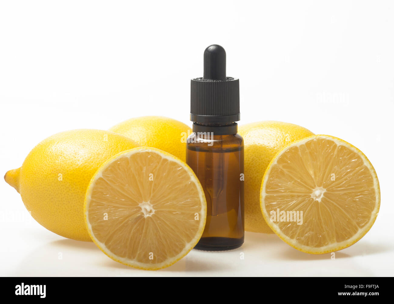 Olio essenziale di limone Foto Stock