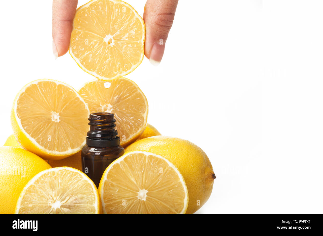 Olio essenziale di limone Foto Stock