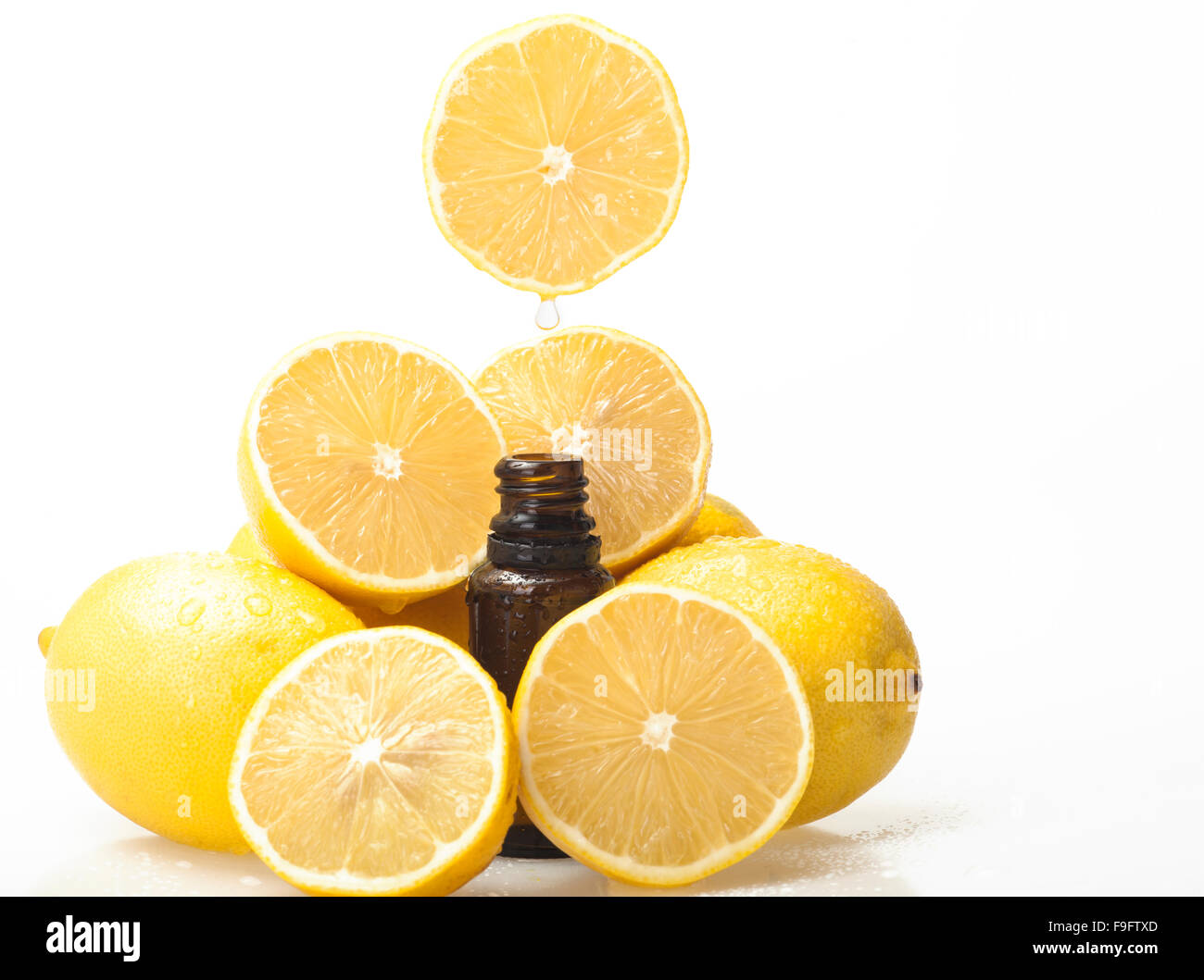 Olio essenziale di limone Foto Stock