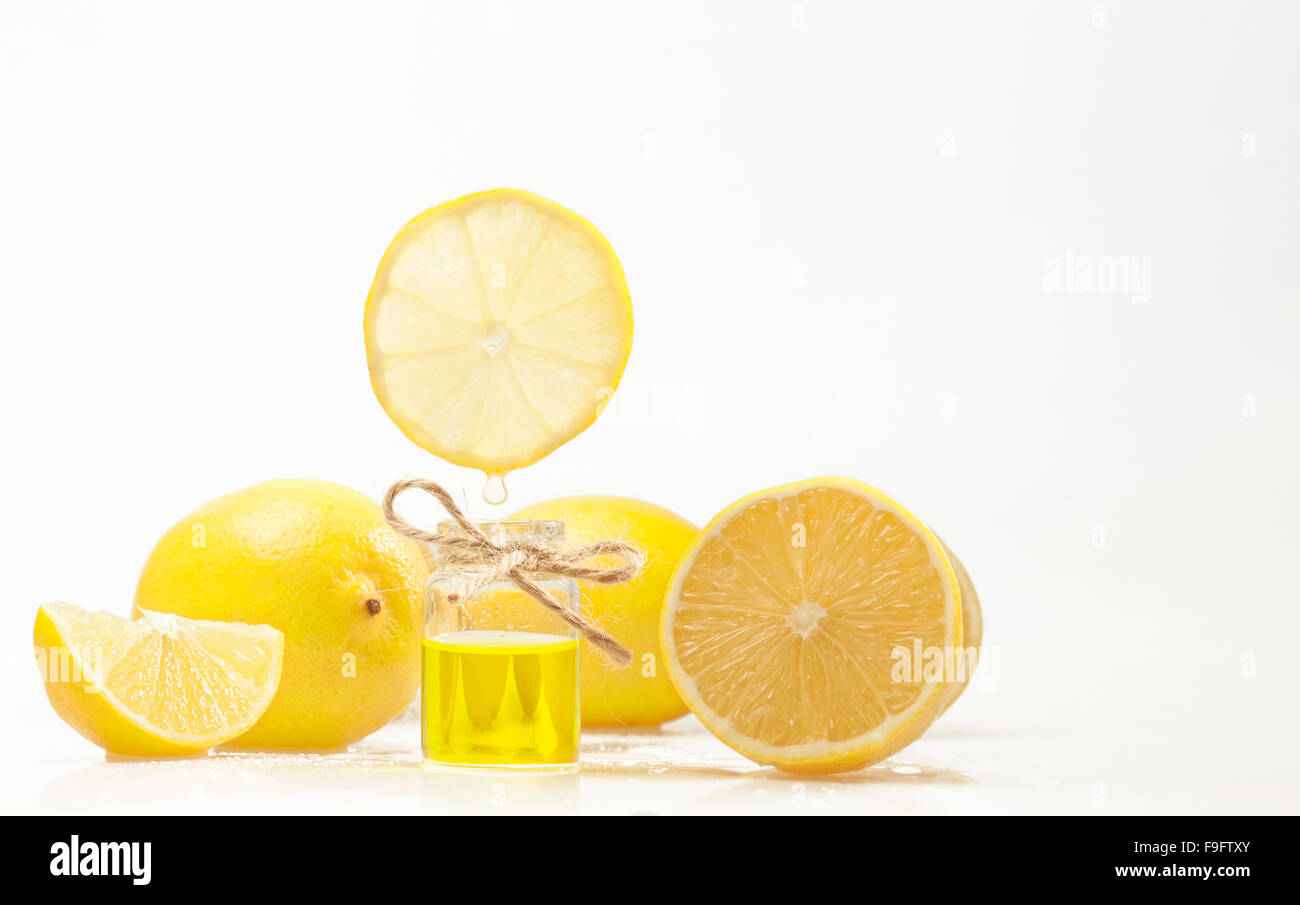 Olio essenziale di limone Foto Stock