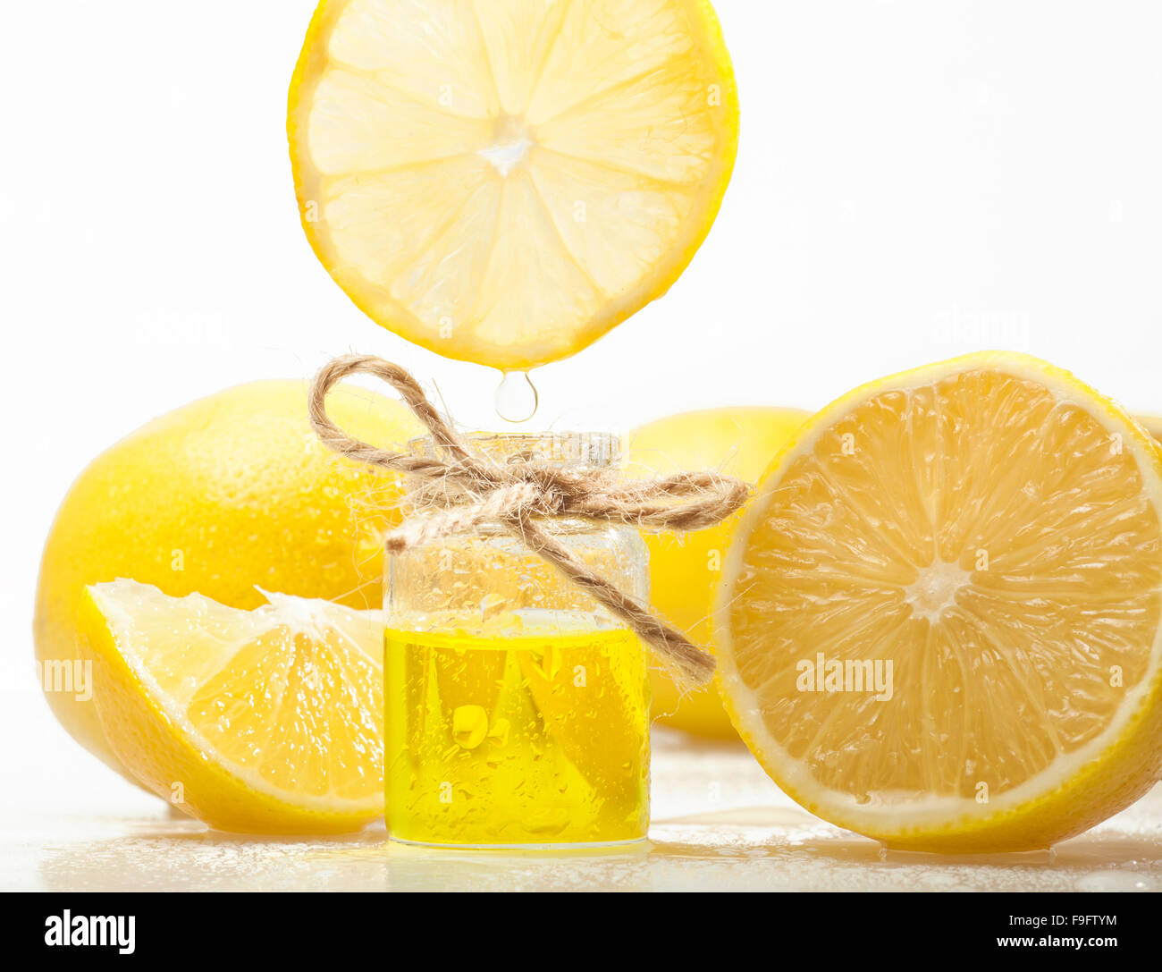 Olio essenziale di limone Foto Stock