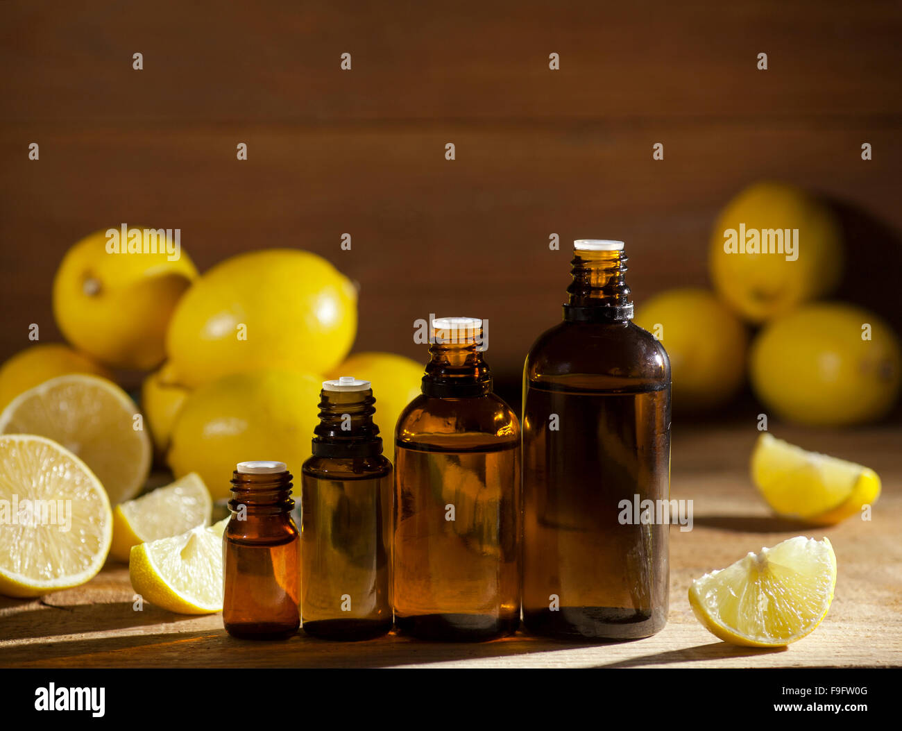 Olio essenziale di limone Foto Stock