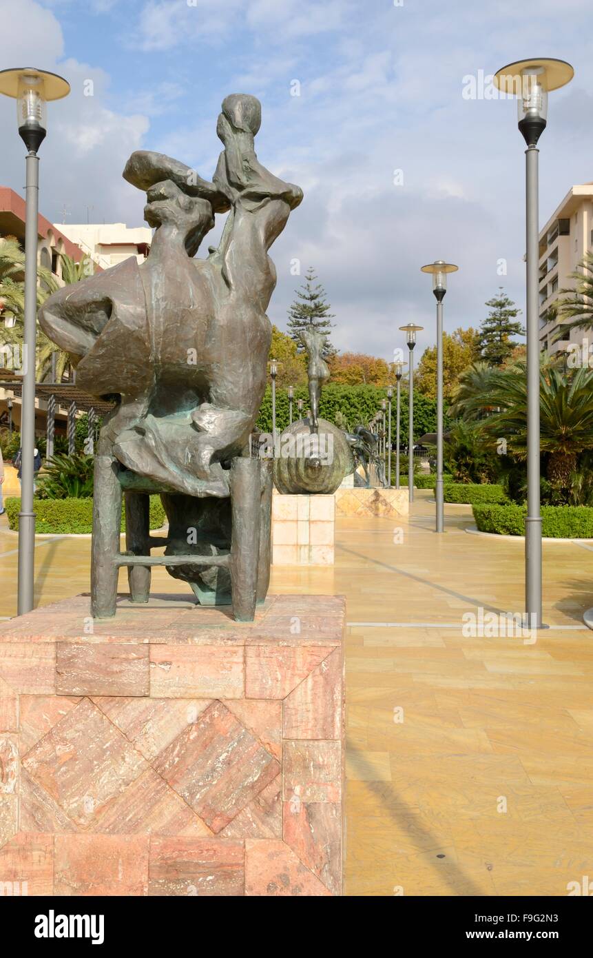Sculture in bronzo disegnato da Dali in Viale del mare, Marbella, Andalusia, Spagna Foto Stock
