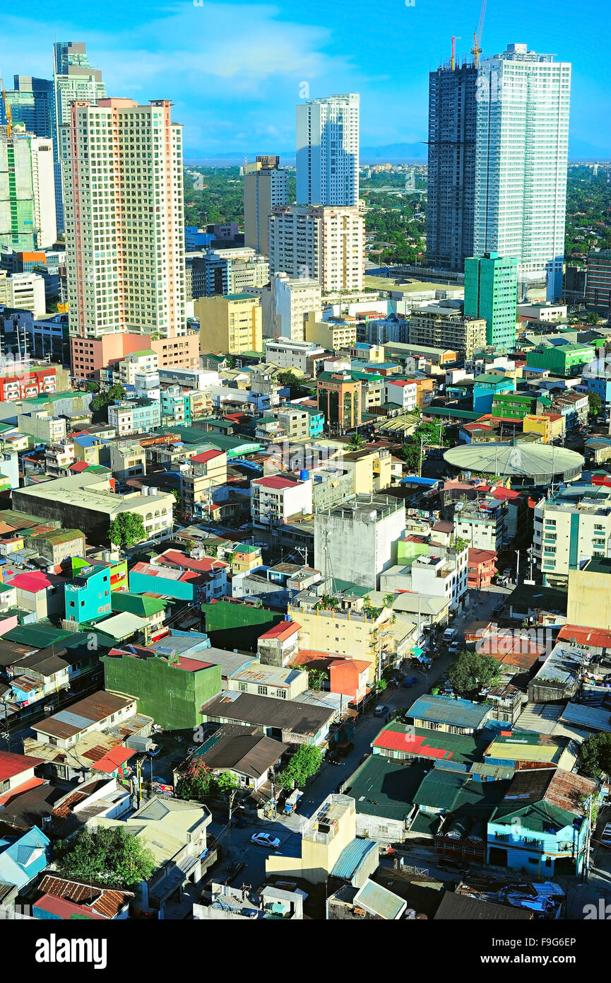 Antica e Moderna architettura di Makati City - è una delle 17 città che compongono la Metro Manila. Filippine Foto Stock