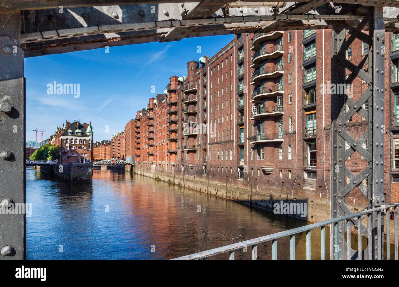 Germania, Città Libera e Anseatica di Amburgo, la neogotica di mattoni rossi e i magazzini della Speicherstadt a Wandrahmsfleet Canal Foto Stock