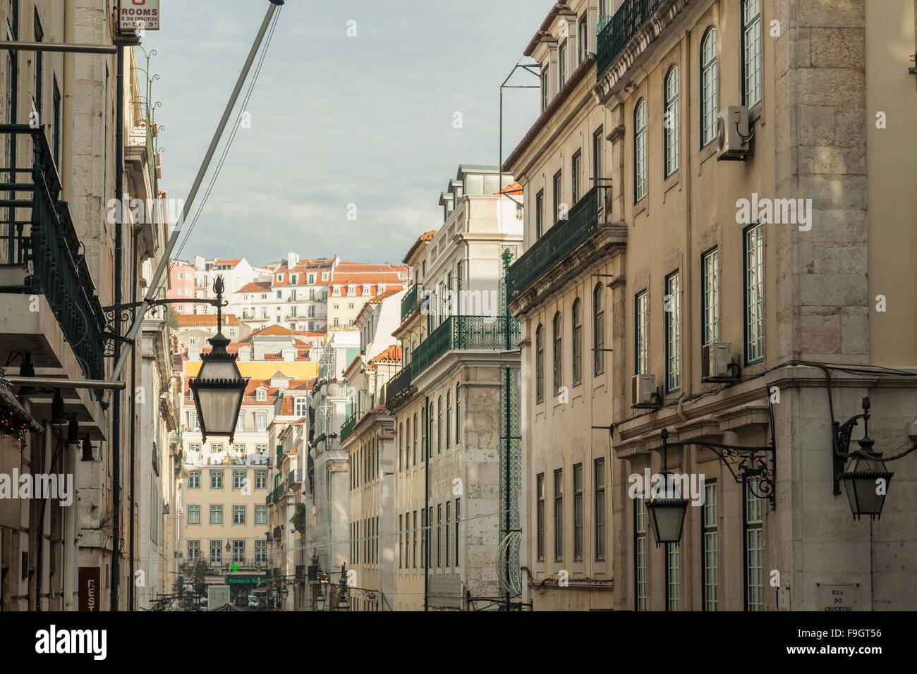 Una strada di Chiado, Lisbona, Portogallo. Foto Stock