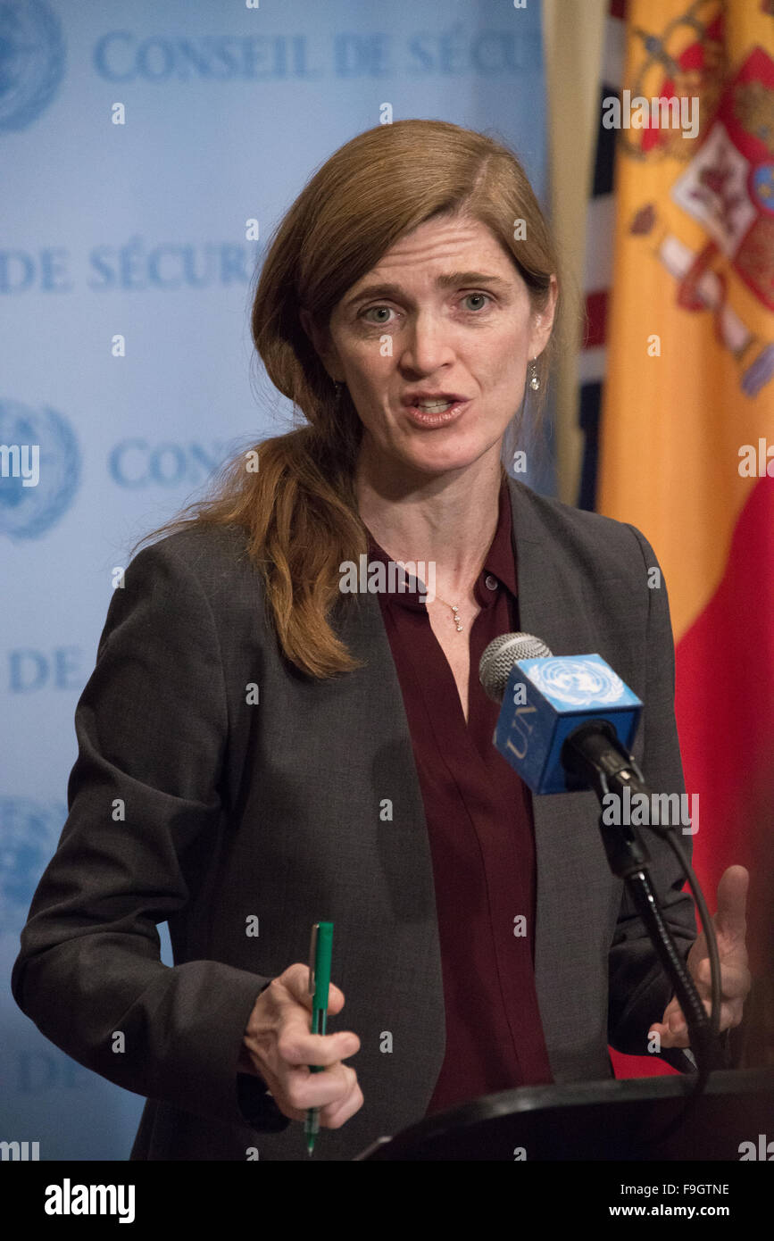 New York, Stati Uniti. Xvi Dec, 2015. Samantha Power mutandine delle Nazioni Unite premere corps. In seguito a un Consiglio di Sicurezza delle Nazioni Unite sessione sulla situazione in Medio Oriente, NEGLI STATI UNITI Ambasciatore Samantha Power, agendo in veste di Presidente del Consiglio per il mese di dicembre, ha informato la stampa per quanto riguarda gli sforzi in atto per influenzare una risoluzione pacifica del conflitto israelo-palestinese e questioni connesse. Credito: Albin Lohr-Jones/Pacific Press/Alamy Live News Foto Stock