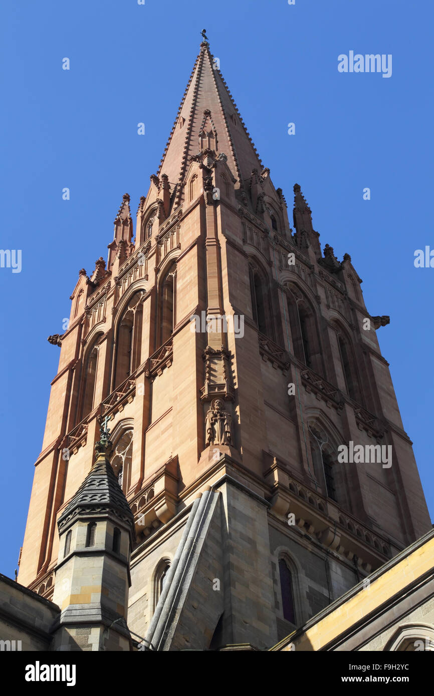 Cattedrale di San Paolo a Melbourne, Victoria, Australia su una soleggiata giornata estiva. Foto Stock