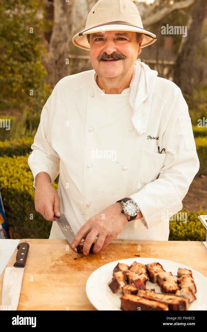 Lo chef Pascal gode lezioni presso il barbecue su Bootcamp, Alisal Guest Ranch, Solvang, California Foto Stock