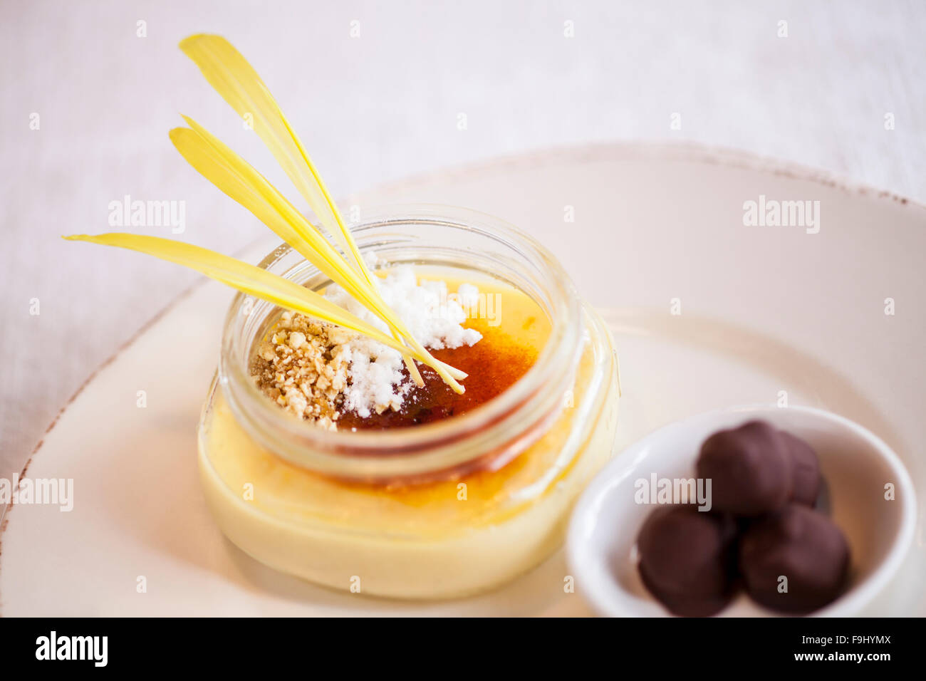 Movie Snack dolce di creme brulee e latte duds, Barbareno Ristorante Santa Barbara, California Foto Stock