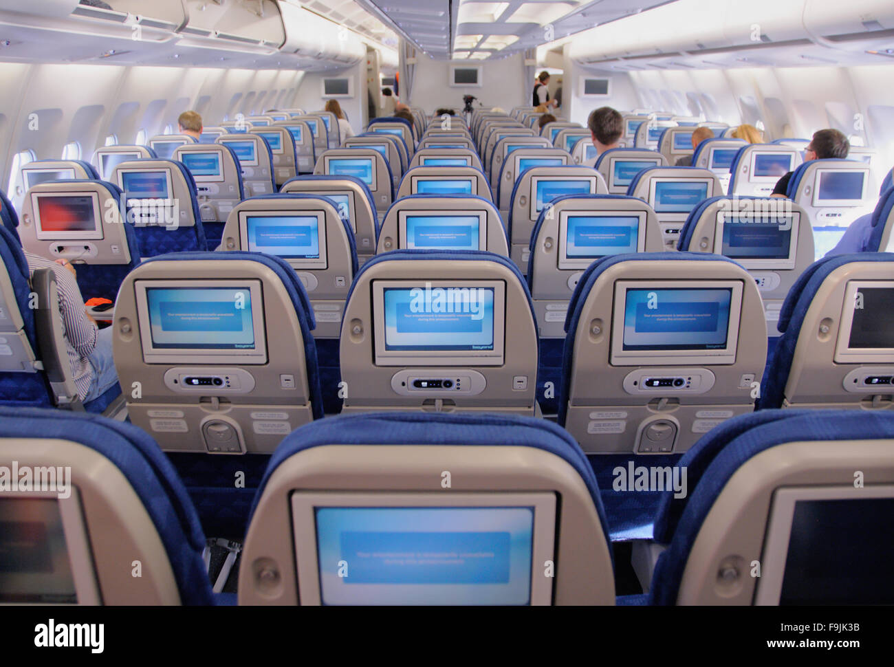 Interno / cabina passeggeri dell'Airbus A330 della Czech Airlines Foto  stock - Alamy