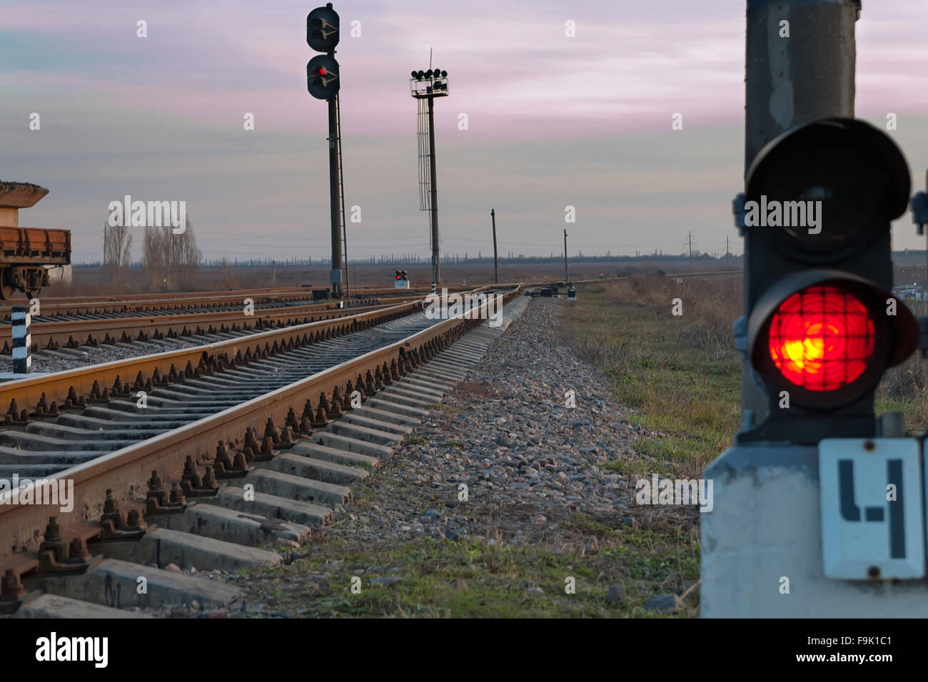 Ferrovia via e luce di stop Foto Stock