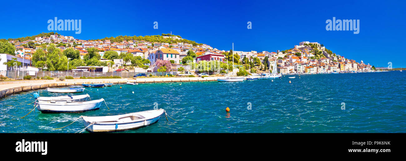 Colorata città di Sibenik vista panoramica, Dalmazia, Croazia Foto Stock