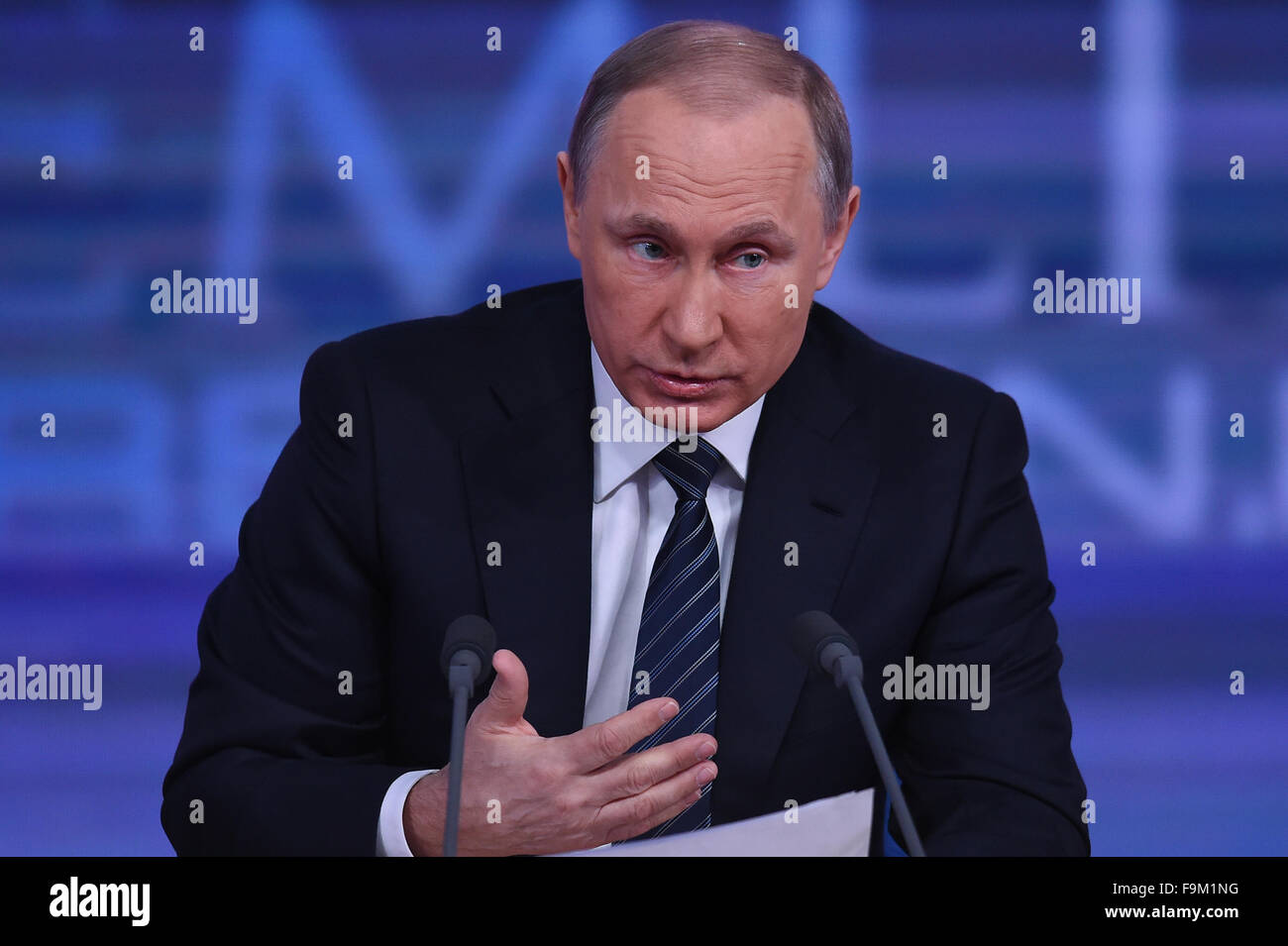 Mosca, Russia. Xvii Dec, 2015. Il presidente russo Vladimir Putin parla durante il suo annuale di fine anno conferenza stampa a Mosca, capitale della Russia, a Dic. 17, 2015. Credit: Iam Tianfang/Xinhua/Alamy Live News Foto Stock