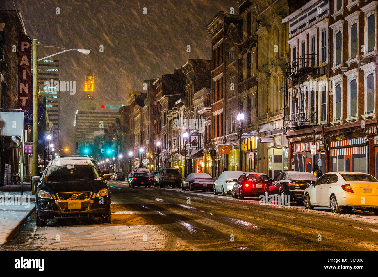 Neve a sopra il Reno, una intatta del XIX secolo il quartiere storico di Cincinnati. Foto Stock