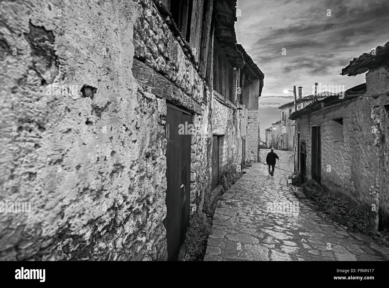 A piedi il vicolo di Harmena, i conciatori quartiere, che si trova nella città di Amfissa, nella regione di Grecia FOCHIDA, GRECIA CENTRALE Foto Stock