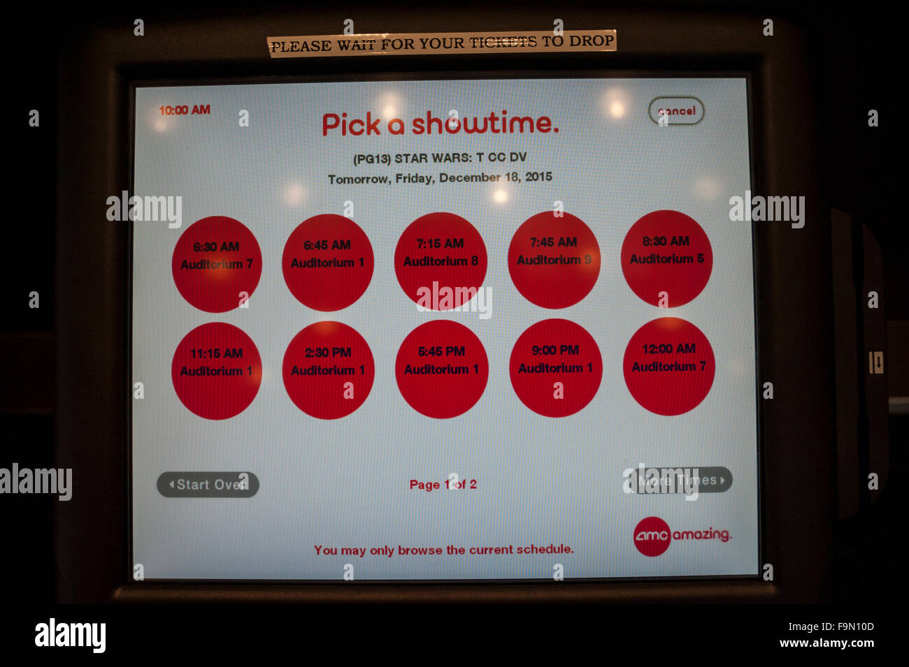 Chicago, Stati Uniti d'America. Il 17 dicembre 2015. Un centro di cinema ticket machine annuncia l'apertura del nuovo film, "Guerre Stellari, la forza risveglia' che prende i posti su dicembre 18th. Credito: Stephen Chung / Alamy Live News Foto Stock