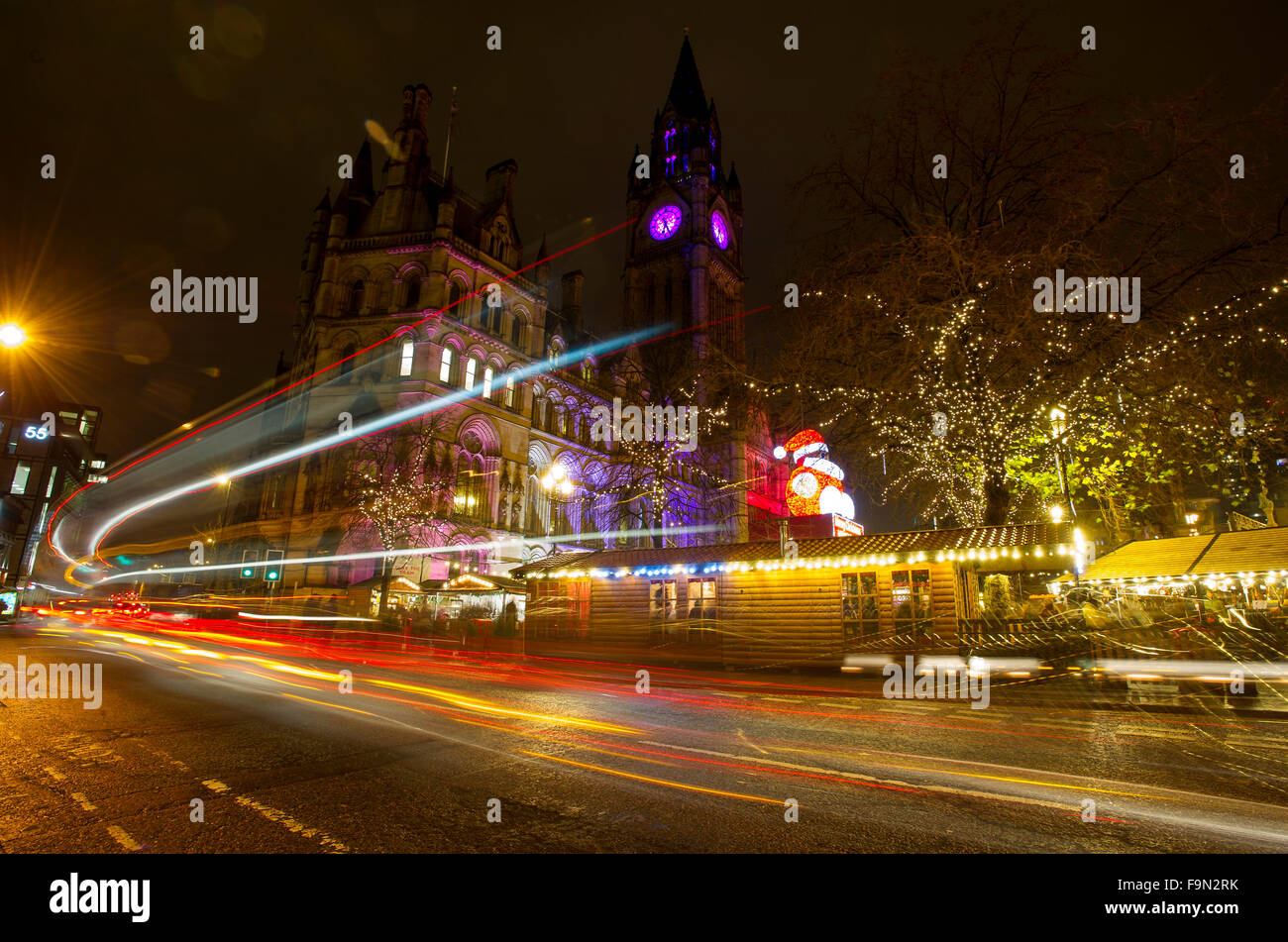 Il tedesco annuale Mercatino di Natale in Manchester. Foto di Paolo Heyes, lunedì 14 dicembre, 2015. Foto Stock