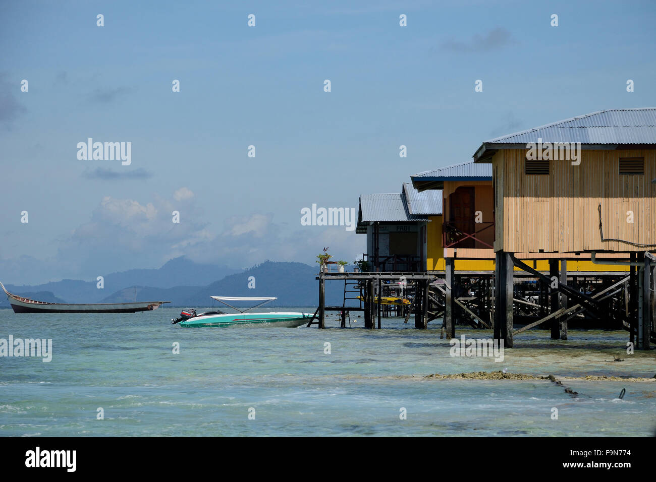 Case su palafitte in Mabul isola della Malaysia Foto Stock