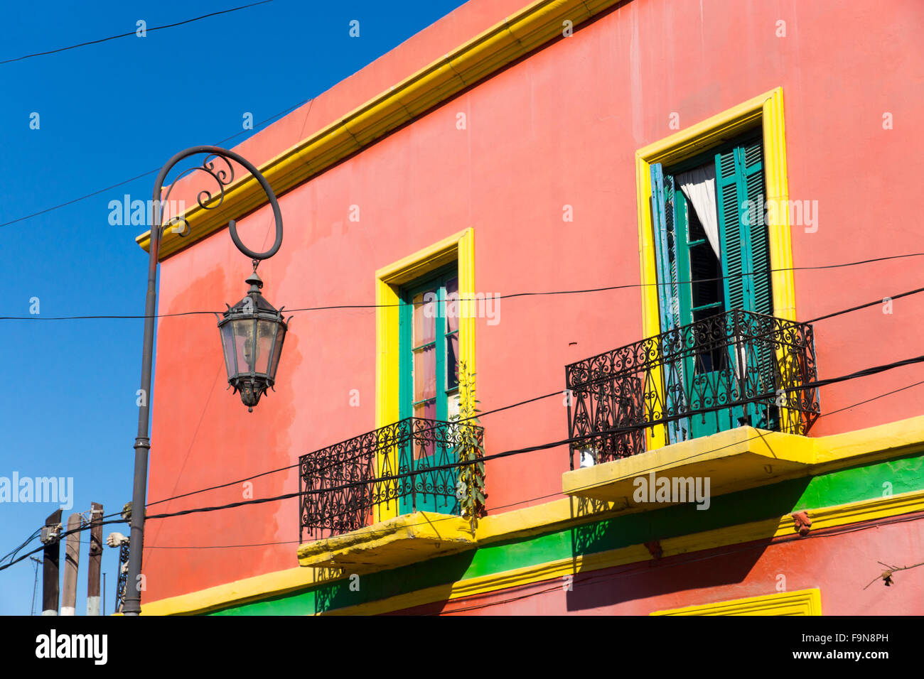 Una delle case colorate di La Boca, Buenos Aires Foto Stock
