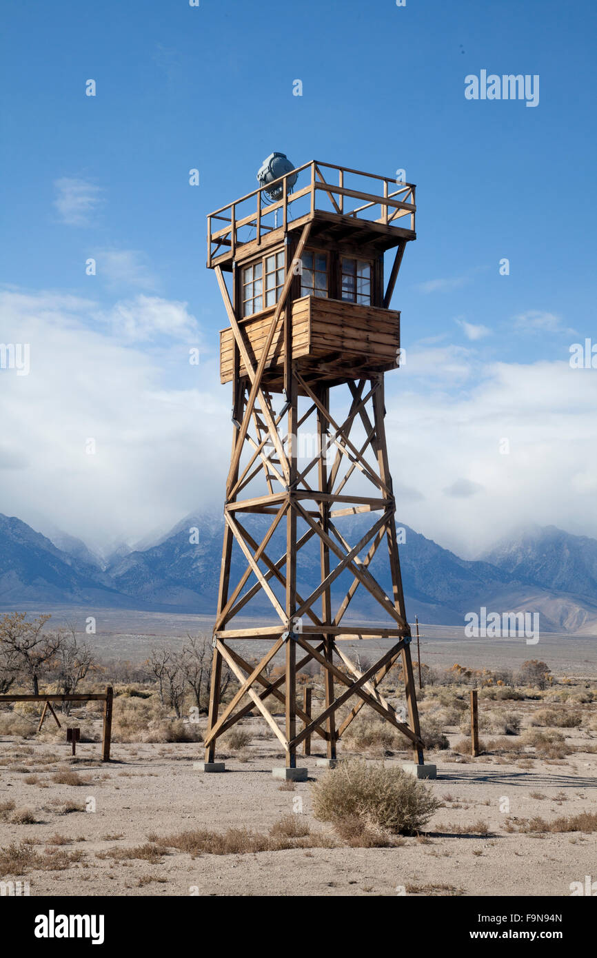 Ricostruita torre di guardia a Manzanar Relocation Camp, Lone Pine, CA, USA, 2105. Foto Stock