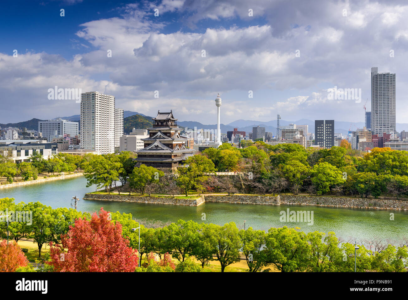 Hiroshima, Giappone skyline della città presso il castello. Foto Stock