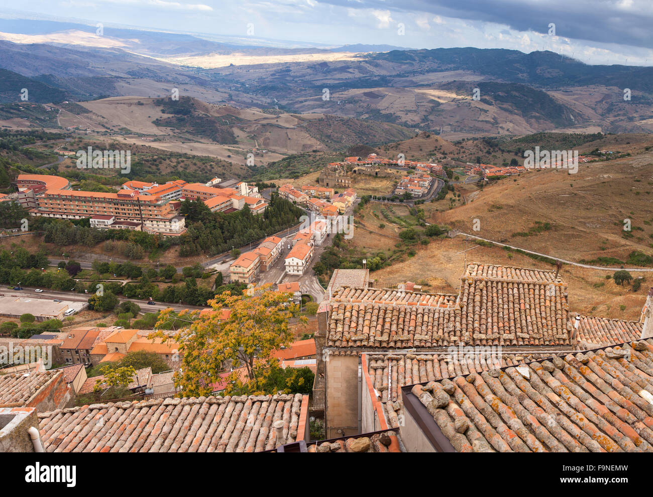 Vista di Troina, piccola città in Sicilia. Italia Foto Stock