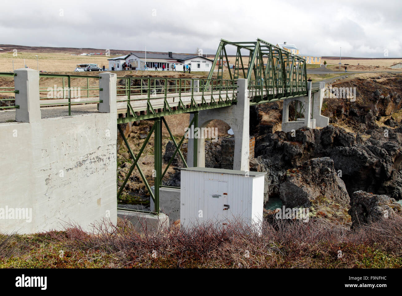 Ponte sul fiume Skjálfandafljót al bivio per la cascata Goðafoss Nord dell'Islanda Foto Stock