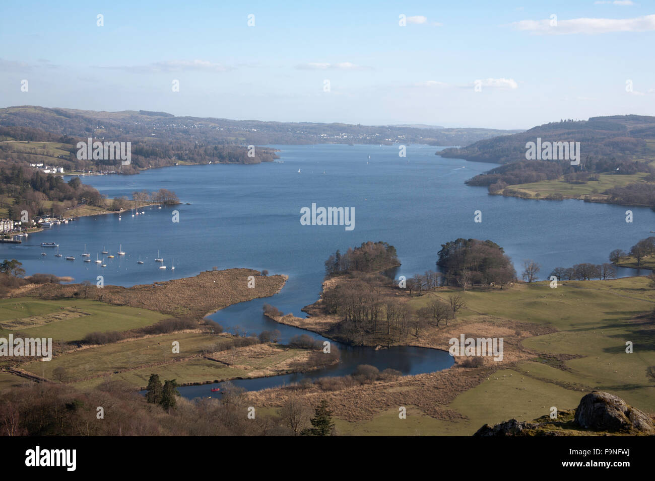 La testa di Windermere a Waterhead e Ambleside Roman Fort a campi Borrans Ambleside Lake District Cumbria Inghilterra England Foto Stock