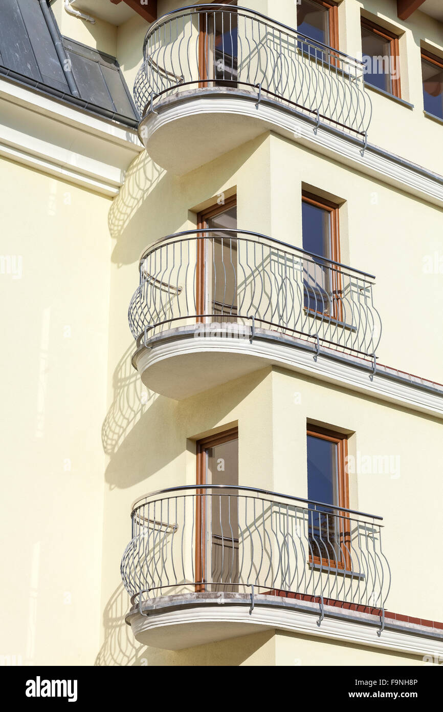 Il balcone di ogni camera di un nuovo appartamento, immobili business concetto. Foto Stock