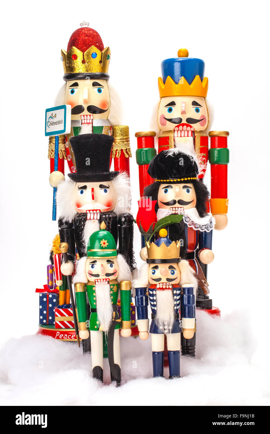 Figurina tradizionale Natale schiaccianoci isolato su bianco Foto Stock