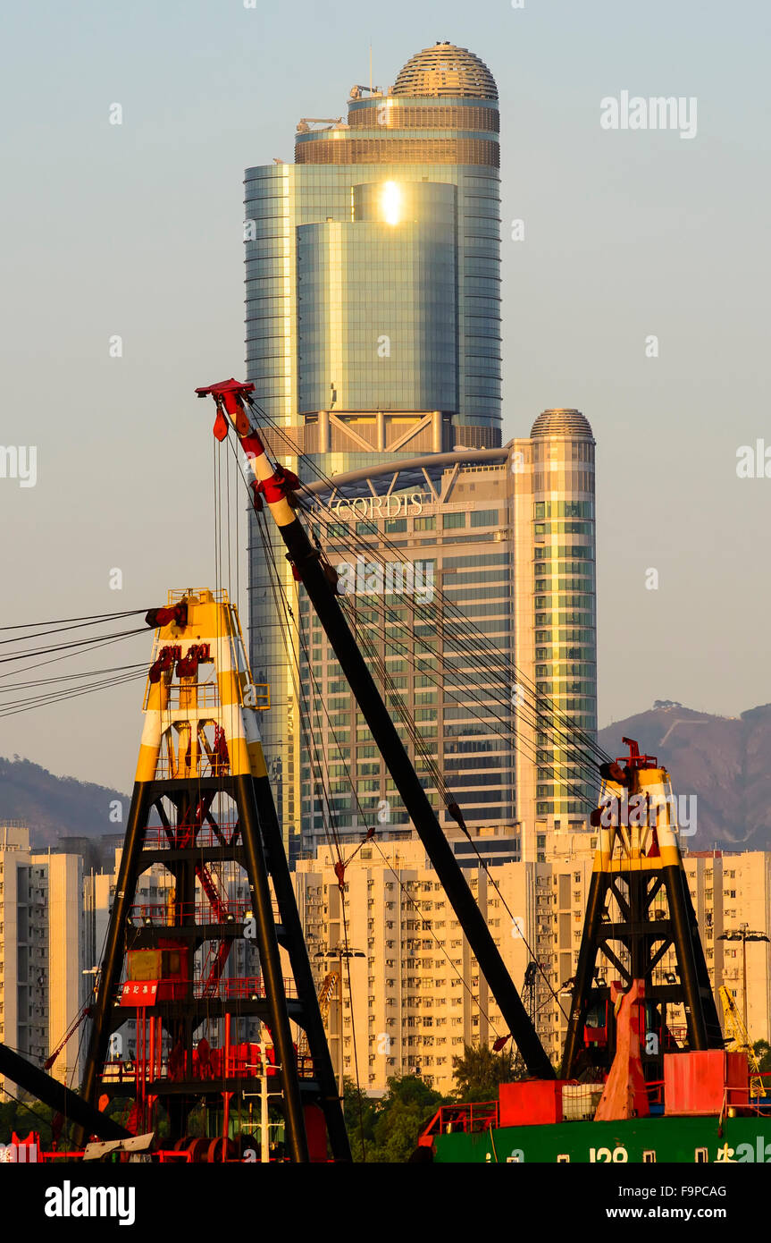 Il famoso Mong Kok area turistica e il più alto edificio di nuova costruzione, Langham Place shopping mall e hotel di Kowloon, Hong Kong, Cina. Foto Stock