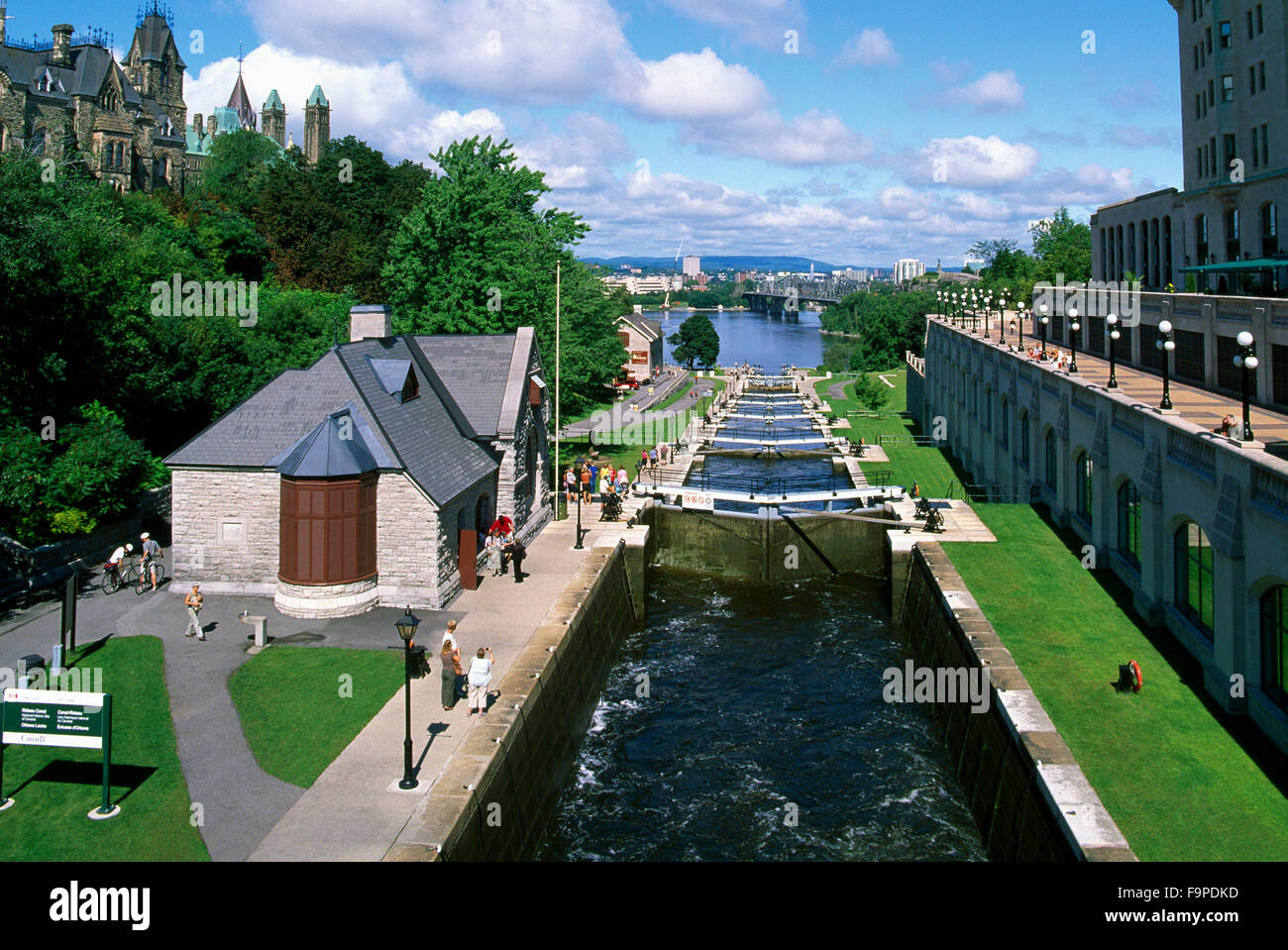 Rideau Canal, Ottawa, Ontario, Canada - Serrature a National Historic Site (Sito Patrimonio Mondiale dell'UNESCO e fiume del Patrimonio Canadese) Foto Stock