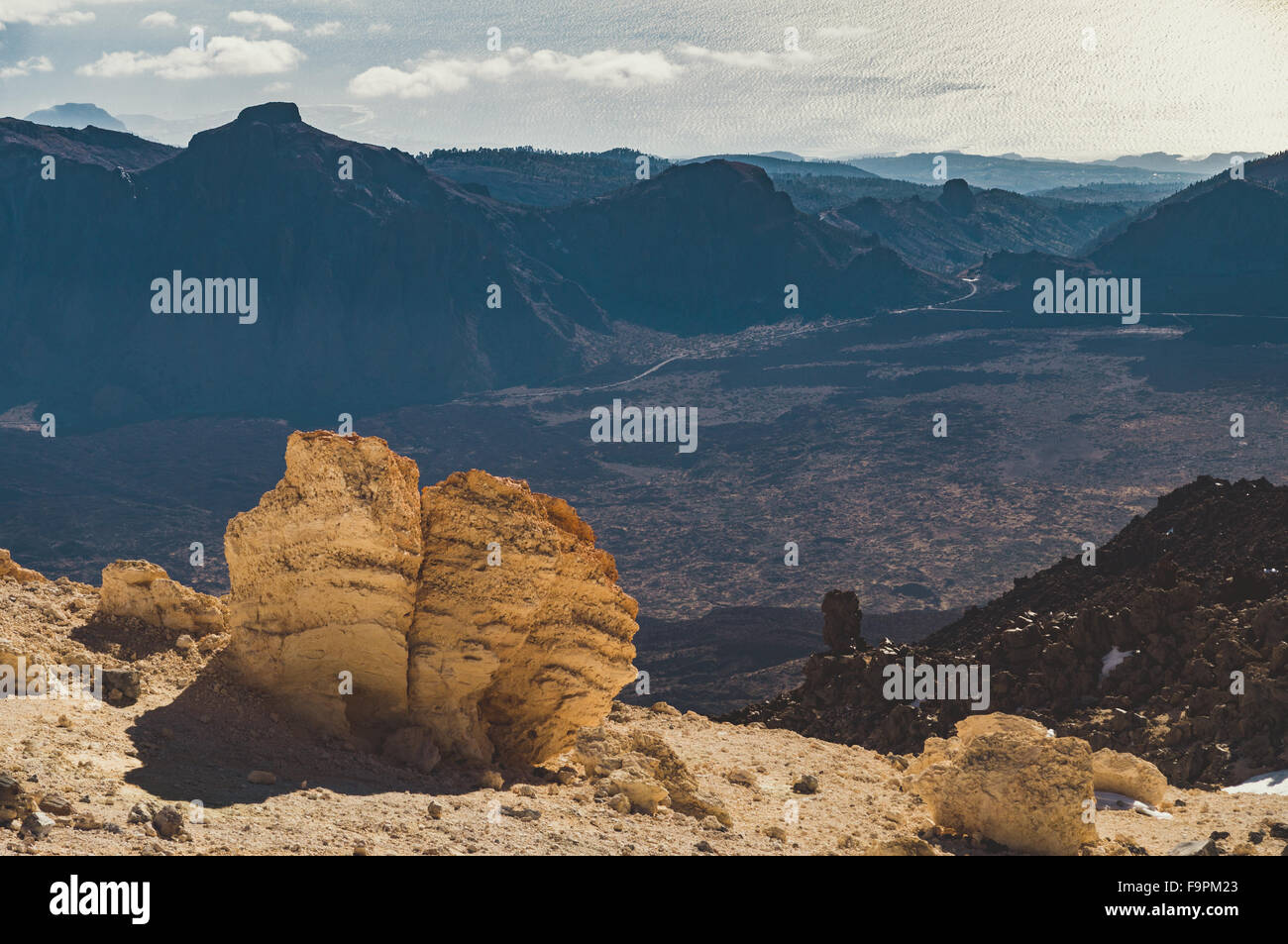 Vista dal vulcano Teide sulla caldera, rocce e oceano, Tenerife, Isole canarie, Spagna Foto Stock
