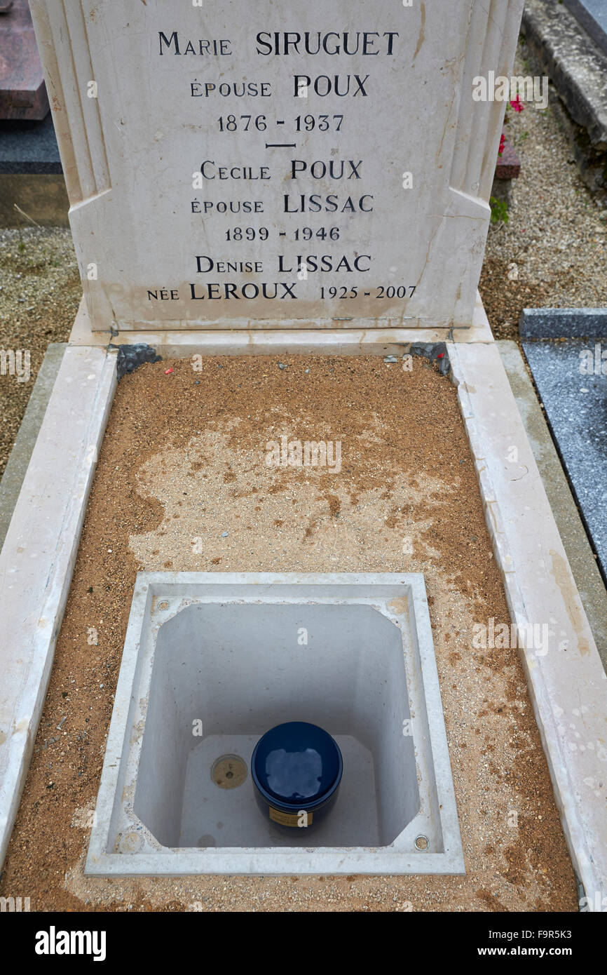 Urna funeraria in una tomba. Foto Stock