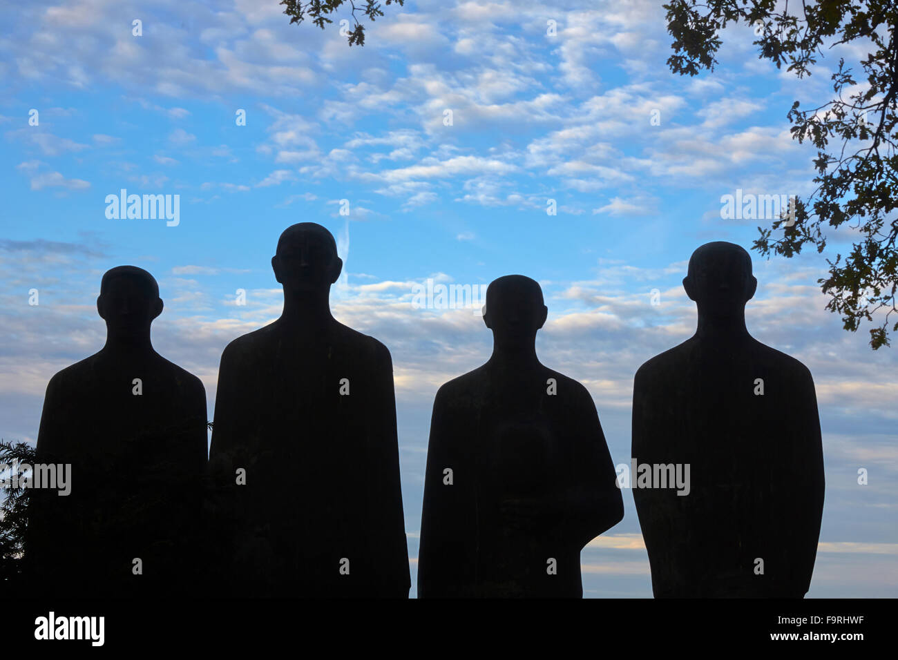 Langemarck tedesco I Guerra Mondiale il cimitero. La scultura in bronzo di quattro figure da Emil Krieger Foto Stock