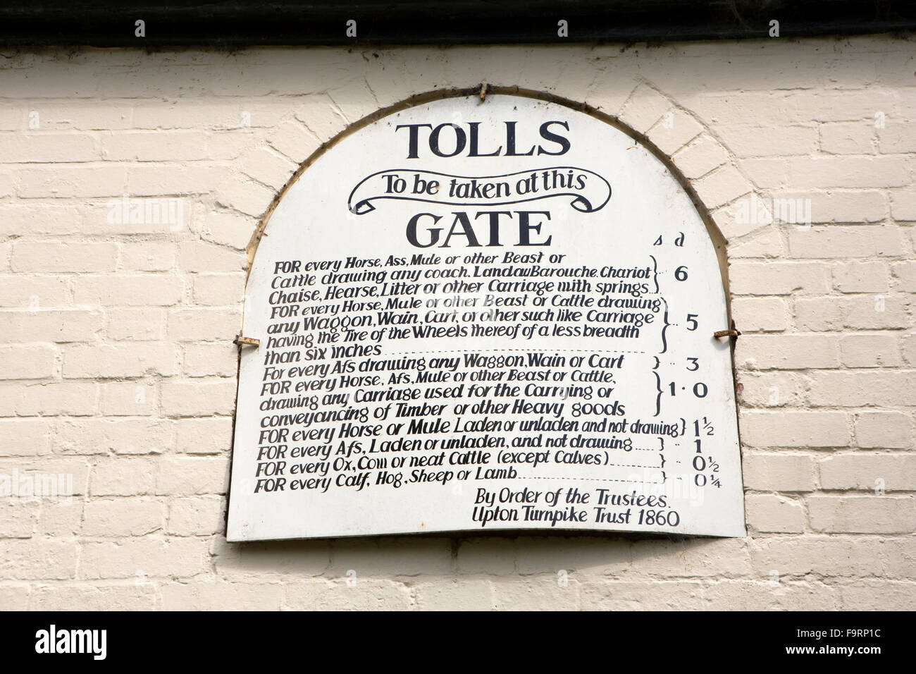 Regno Unito, Inghilterra, Worcestershire, Bromsgrove, Museo Avoncroft, old Little Malvern casello, elenco dei pedaggi Foto Stock