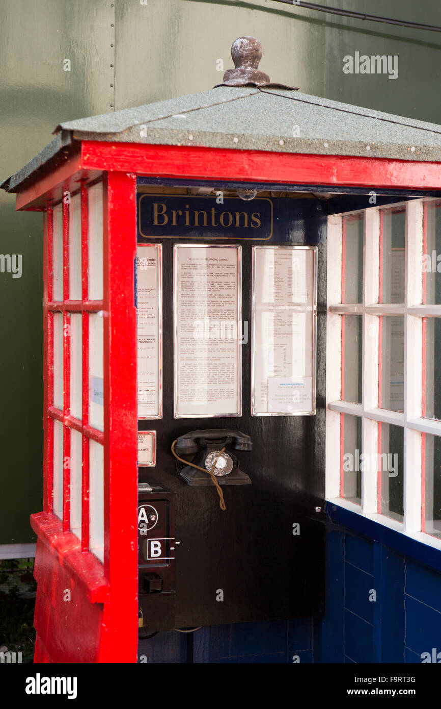 Regno Unito, Inghilterra, Worcestershire, Bromsgrove, Avoncroft Museum, telefonica nazionale di raccolta Kiosk, Brintons Private box Foto Stock