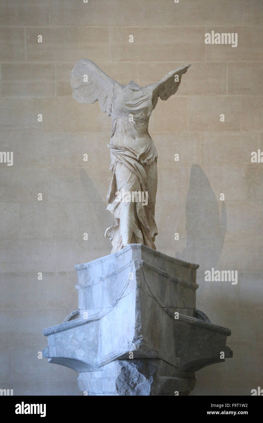 Il museo del Louvre. La Vittoria Alata di Samotracia Foto stock - Alamy