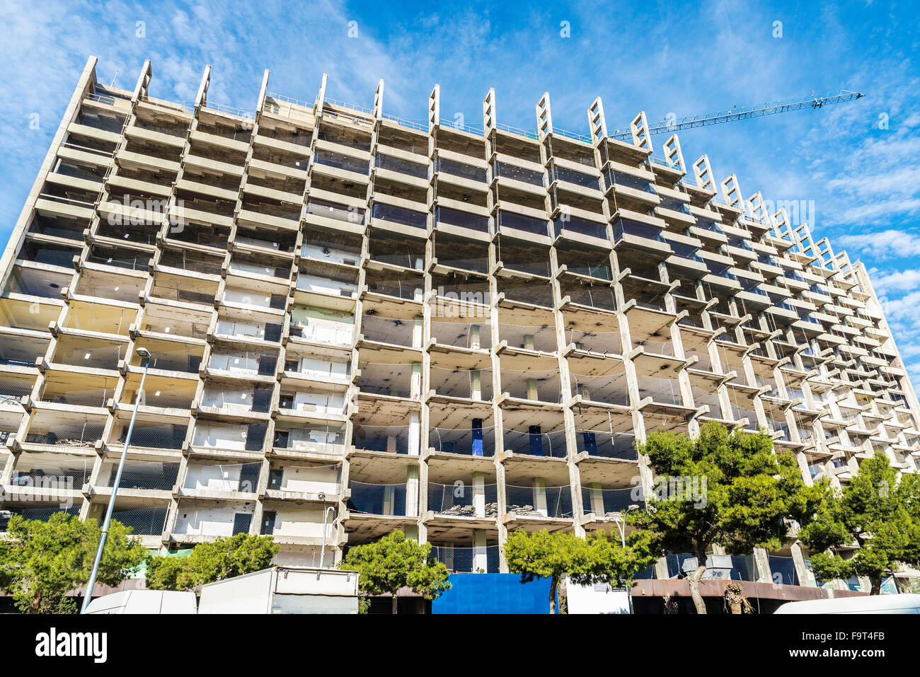 Ristrutturazione di un grattacielo di office in un blocco di appartamenti a Barcellona, in Catalogna, Spagna Foto Stock