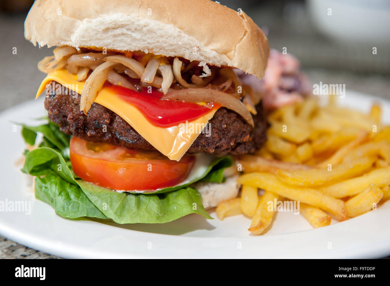 Fatto in casa hamburger di manzo di bun pasto Foto Stock